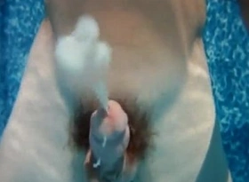 Hand free cum under water