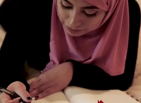 Beautiful Muslim Daughter Ella Knox Enjoys Dirty Family Coition Nearby Dubai