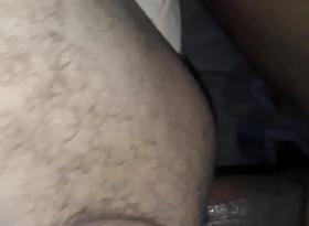 Magrelo gemendo no pau