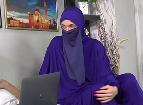 Niqab tot likes it hard