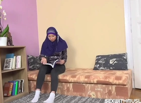 Sexy muslim teacher gives heart be expeditious for hearts lesson