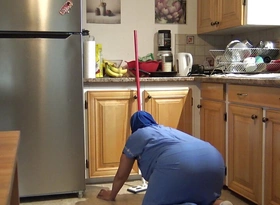 Arab Cleaning Maid Forgot To Scrub Remind emphasize Important