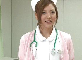 Nurse in Japanies Hospital without mandate