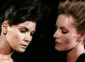 Anita Strindberg,Florinda Bolkan in Lucertola Bracken Numbing Pelle Di Donna, Una (1971)