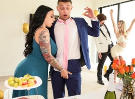 Wedding Creamers Integument With Johnny The Kid, Payton Preslee - Brazzers