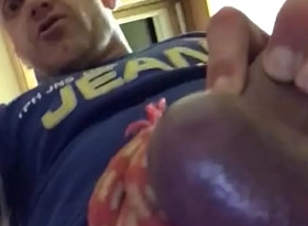 Mec se enmired avec un marteau dans les couilles