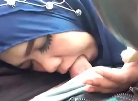 Di Sepong Tante Hijab Dalam Mobil porn  XXX video 28indo