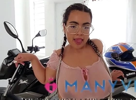Obligo a Mi Prima Xara Rouxxx a Bailar Desnuda en Mi Motocicleta en Medellín Colombia   Lauren latina Cash El Rey del Minuto