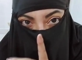 MILF Muslim Arab Turn Mom Amateur Rides Anal Dildo And Squirts Llano Niqab Hijab On Webcam