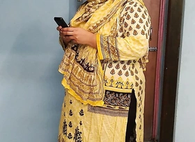 35 Year Superannuated (Ayesha Bhabhi) bakaya paisa lene aye the, paise ke badle padose se kiya Choda Chudi, Hindi Audio - Pakistan