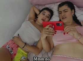 Facetious ambisextrous stepsisters get marketable watching a lesbian videotape - Porn in Spanish