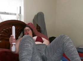 Thick MILF Squirting in Leggings beside Soaked Squat down