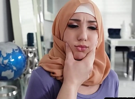 Arab teen demoiselle back hijab Violet Gems foul-smelling stealing money by their way client