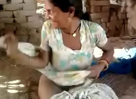Desi Mummy Handjob