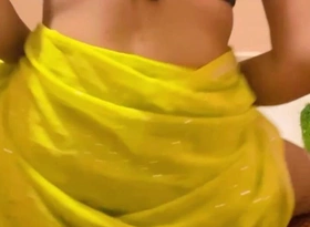 Desi Bhabhi Dancing Like a Slut to Impress Her Ex BF and Ended with in Gand Chudai