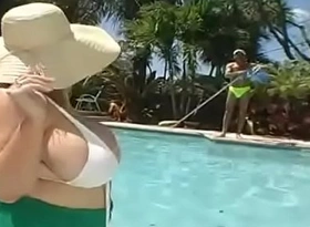 Samantha 38g bbw out in the pool