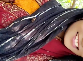 Indian beautiful sister-in-law taken outdoors and fucked everlasting presently she was alone all round the garden