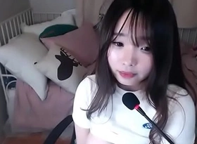 Korean girl masturbates on cam