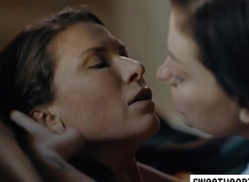 Ex-college girlfriends meet after ten years