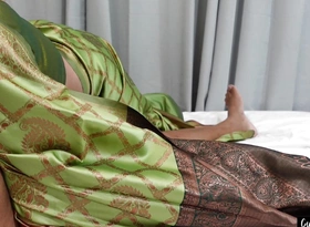 Indian housewife saree sex and Desi blowjob