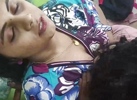 Vaishnavy sexy nighty ass kissing and ass grab off out of one\'s mind Sharun Raj, Mallu hot couple ass lick, caress and ass grab with face on ass