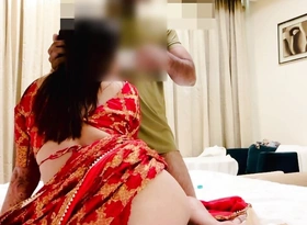 Karva Chauth par tighten one\'s belt ki gair mojudgi me padosi devar ne upwas khola pani pilaya